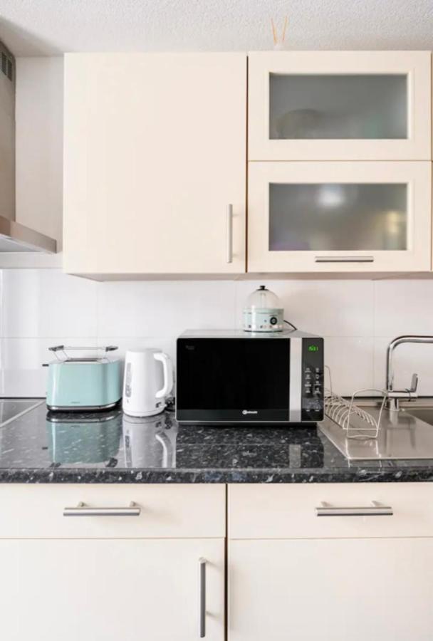 Guenstiges Gruenes Ferienzimmer Mit Separater Moderner Dusche Lorrach Exterior photo