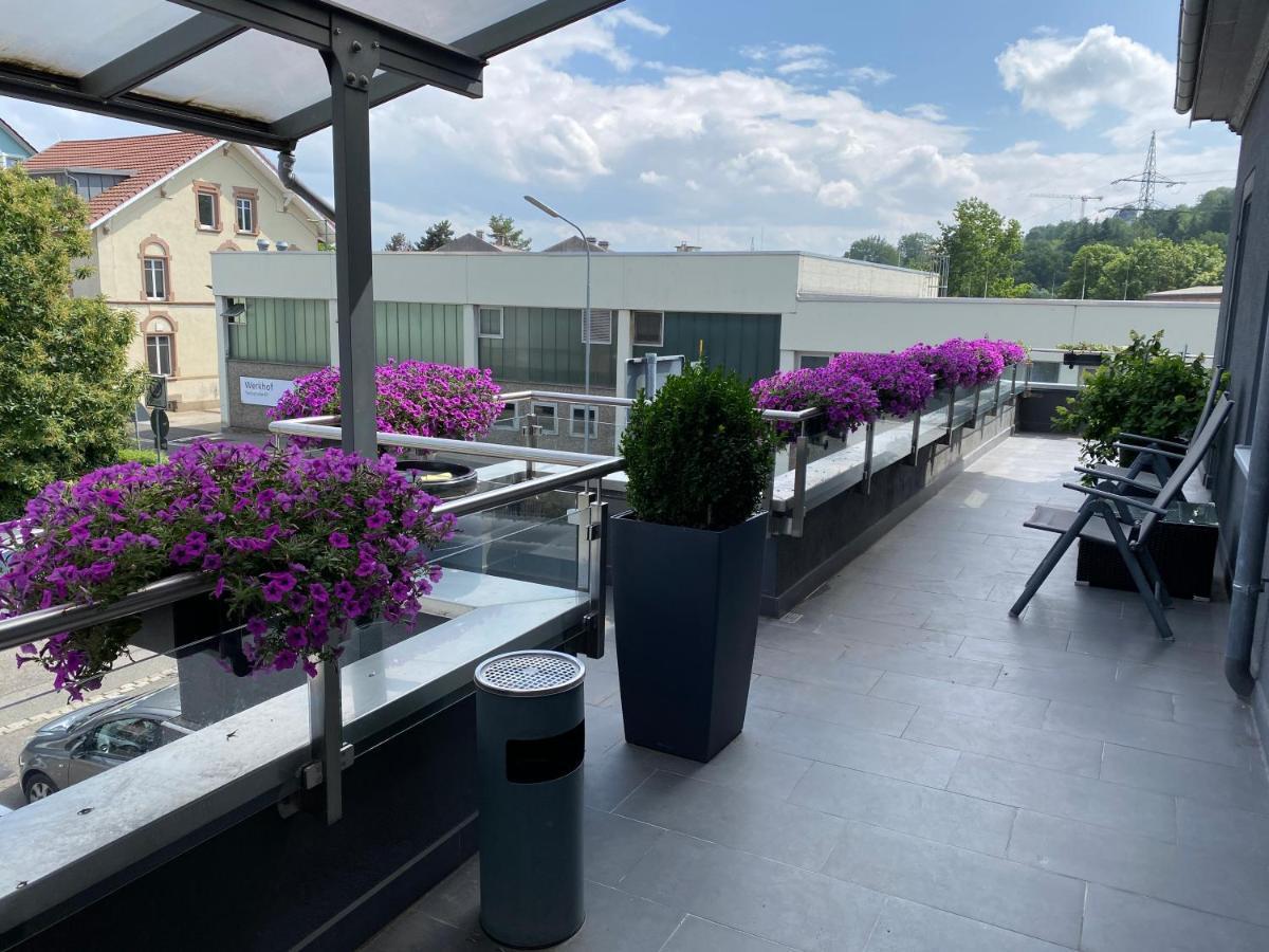 Guenstiges Gruenes Ferienzimmer Mit Separater Moderner Dusche Lorrach Exterior photo