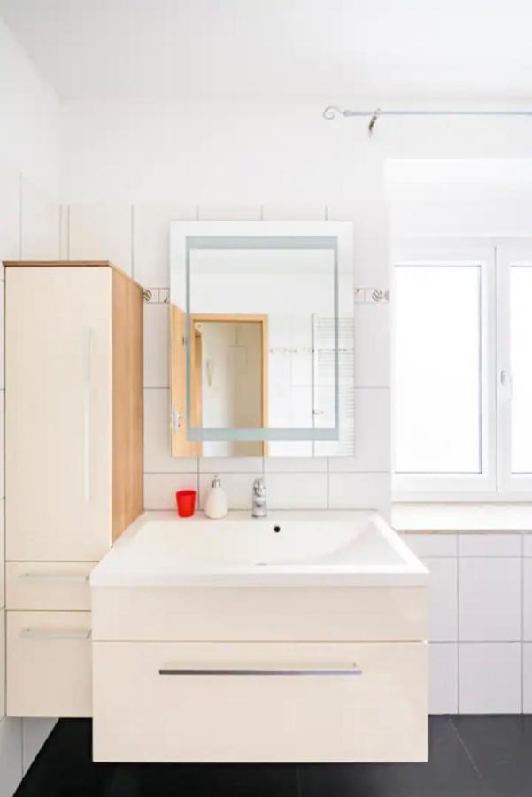 Guenstiges Gruenes Ferienzimmer Mit Separater Moderner Dusche Lorrach Exterior photo